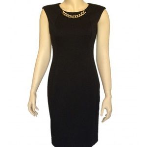 Sleeveless Dress with Chain Necklace Dress